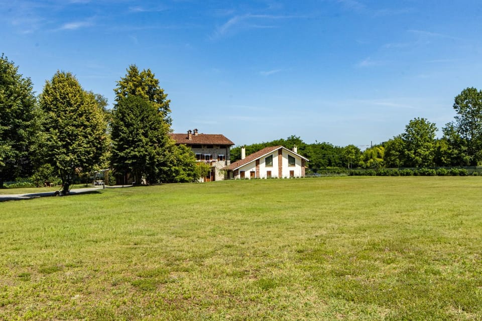 Property building, Day, Garden, Garden view