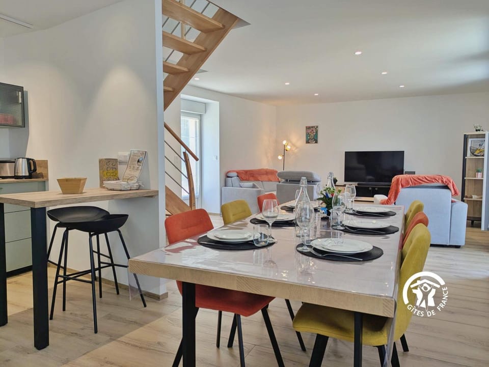 Kitchen or kitchenette, Living room, Dining area