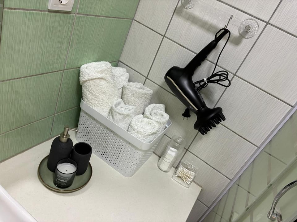 Bathroom, towels