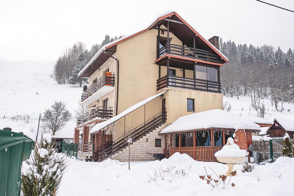 Property building, Day, Natural landscape, Winter, Mountain view