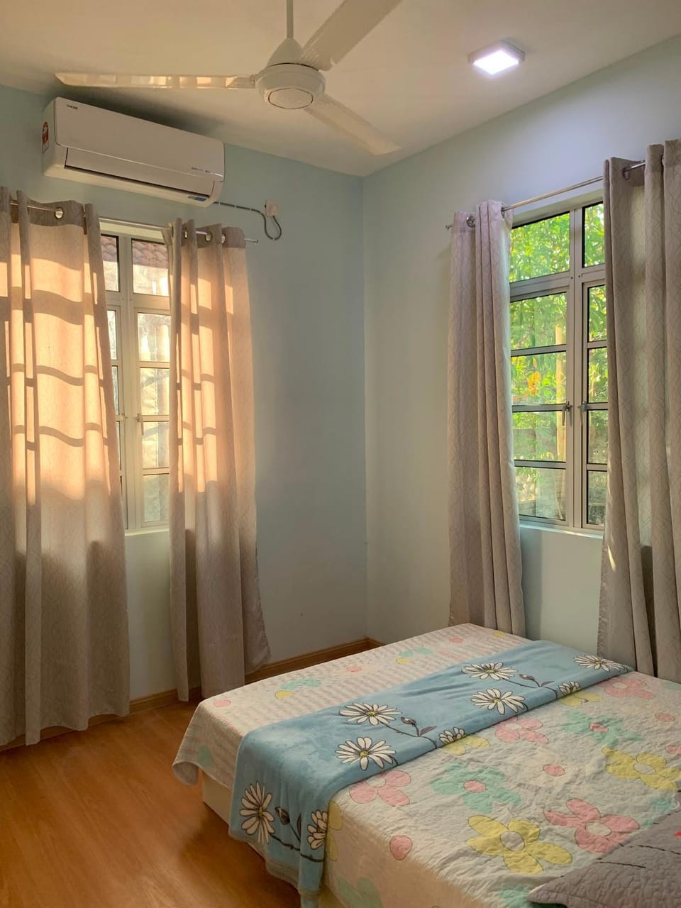 Bed, Bedroom, air conditioner