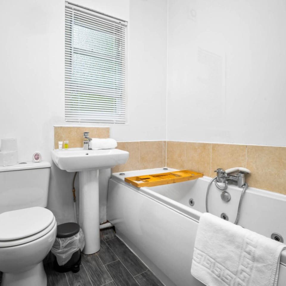 Toilet, Bathroom, towels