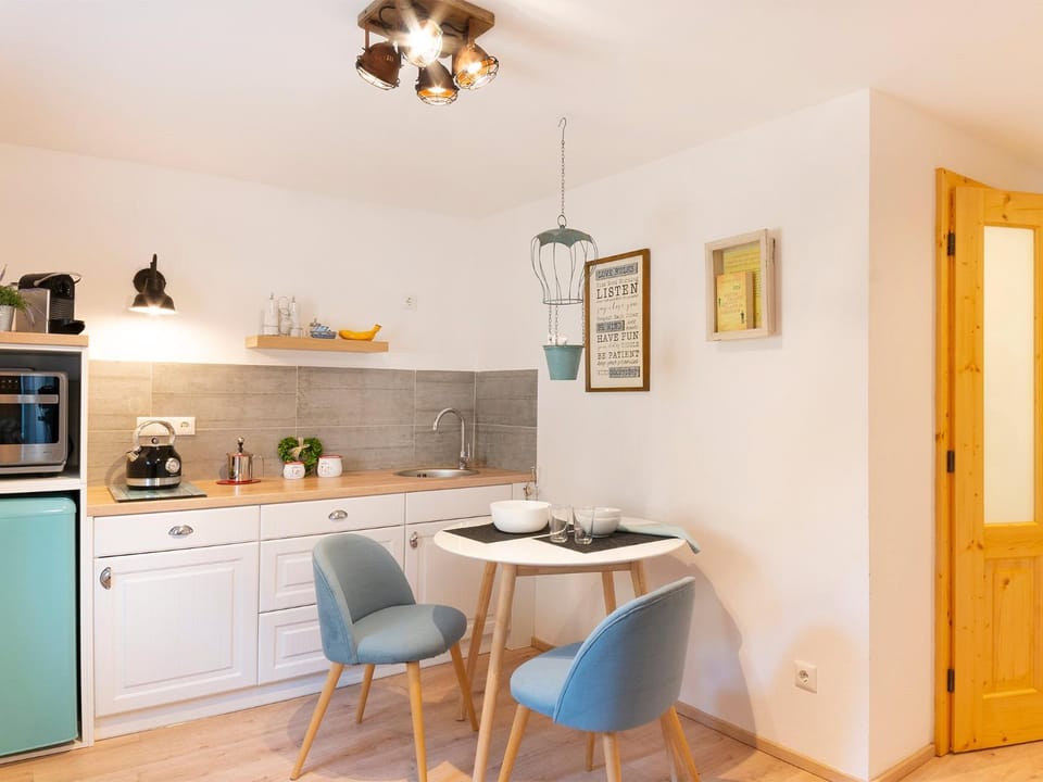 Kitchen or kitchenette, Dining area, dishwasher, oven, stove