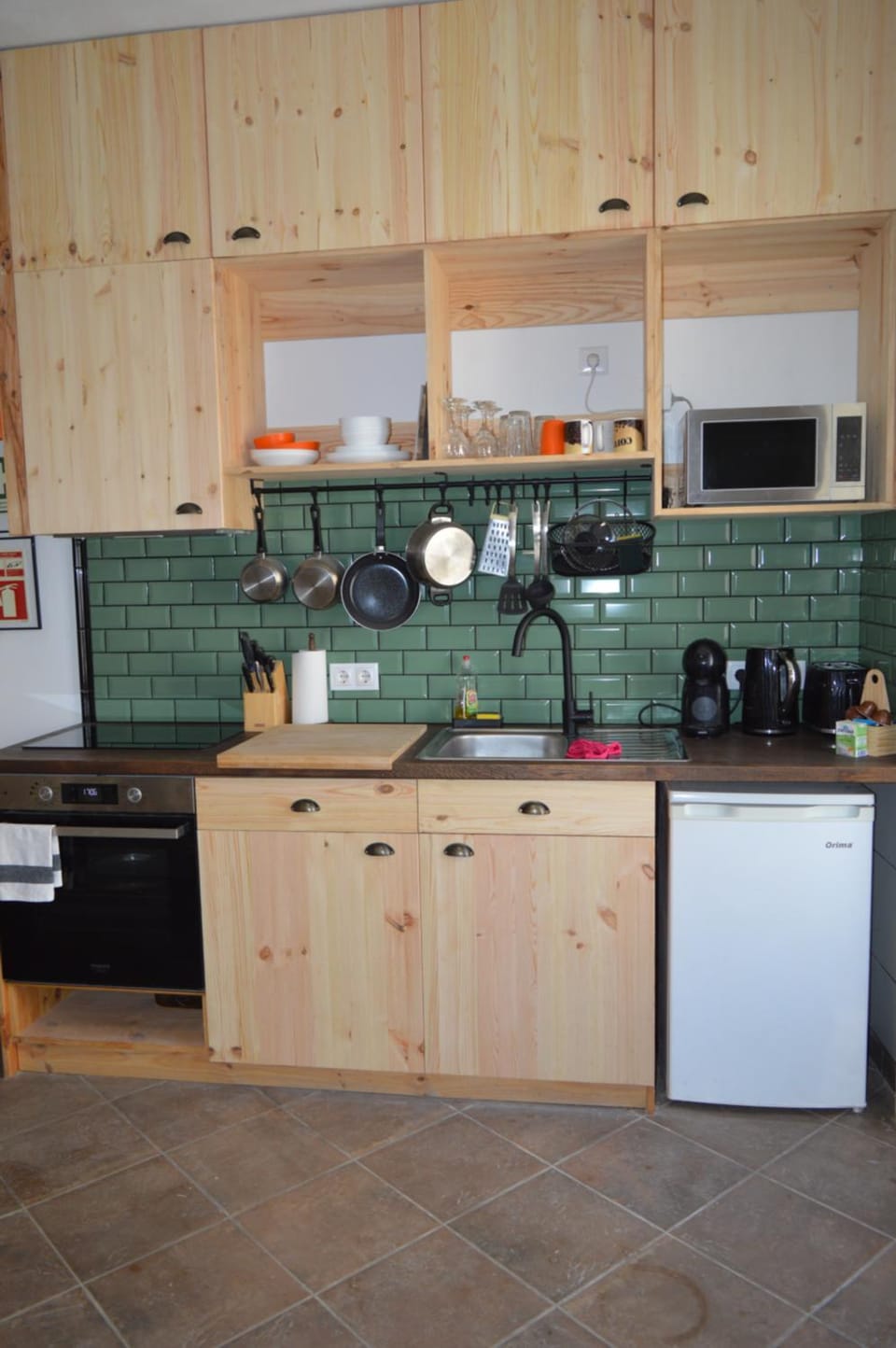 Coffee/tea facilities, Kitchen or kitchenette, stove, toaster