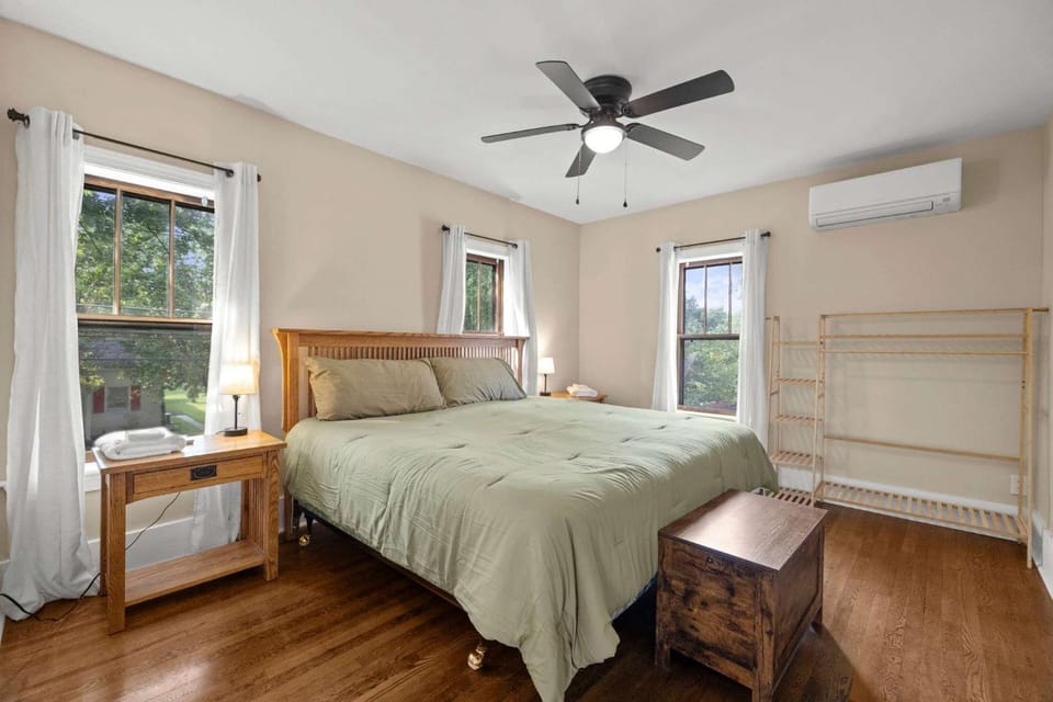 Cozy getaway near history hiking & adventure House in Harpers Ferry