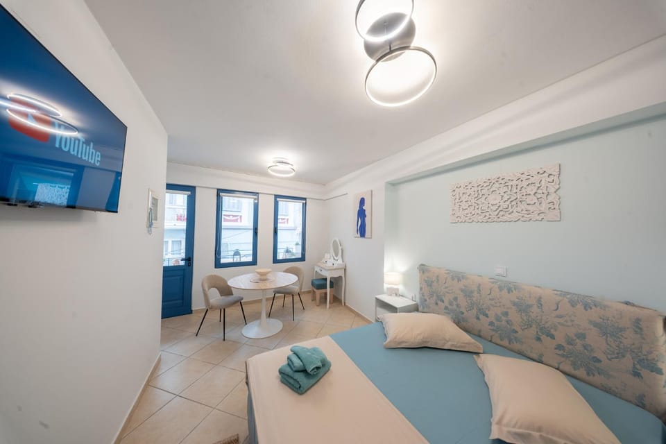 Photo of the whole room, Bedroom, air conditioner