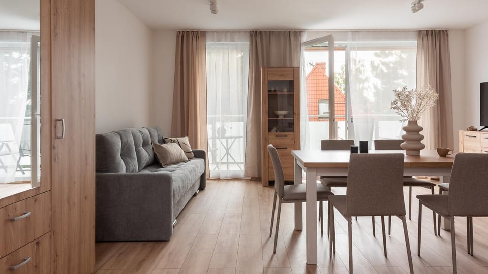 Bed, TV and multimedia, Living room, Photo of the whole room, Seating area, Dining area, wardrobe
