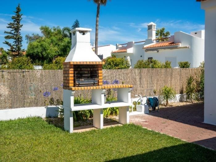 V5 Villa Galé Beach House in Guia