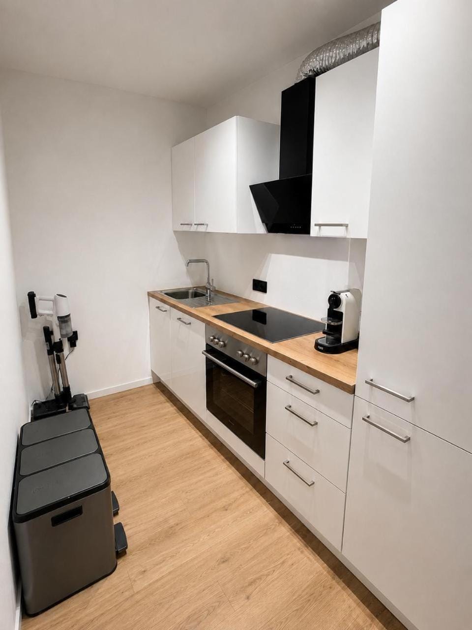 Kitchen or kitchenette, dishwasher, stove, toaster