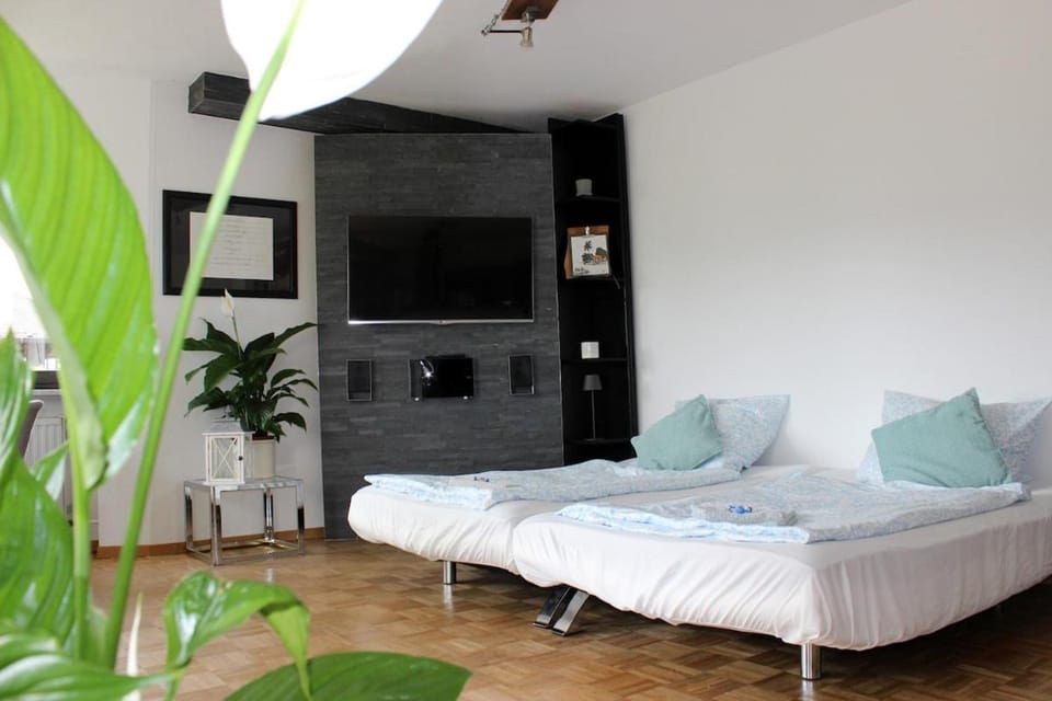 TV and multimedia, Living room, Bedroom