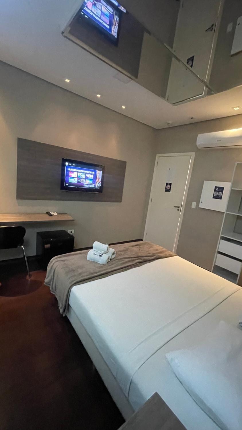 Bed, TV and multimedia, Photo of the whole room, Bedroom, locker, towels, wardrobe