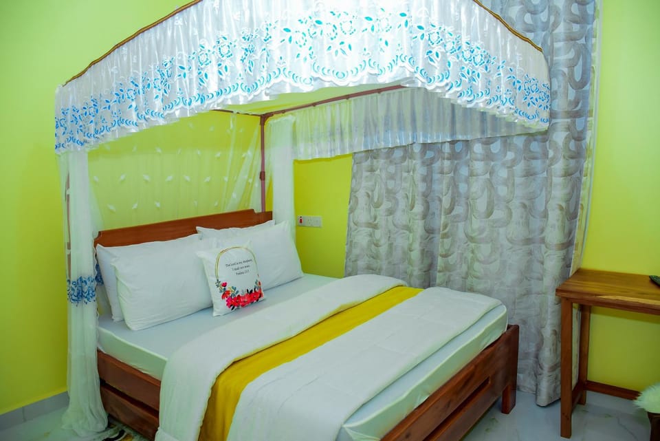 Bedroom, bunk bed