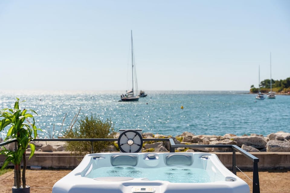 Patio, Hot Tub, Balcony/Terrace, Sea view
