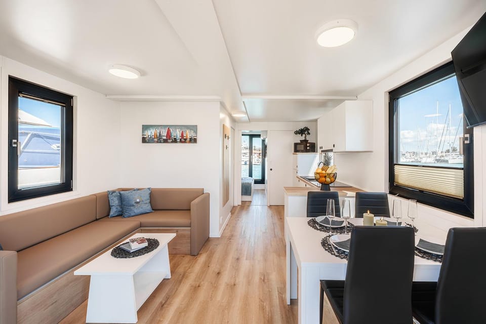 TV and multimedia, Kitchen or kitchenette, Seating area, Dining area