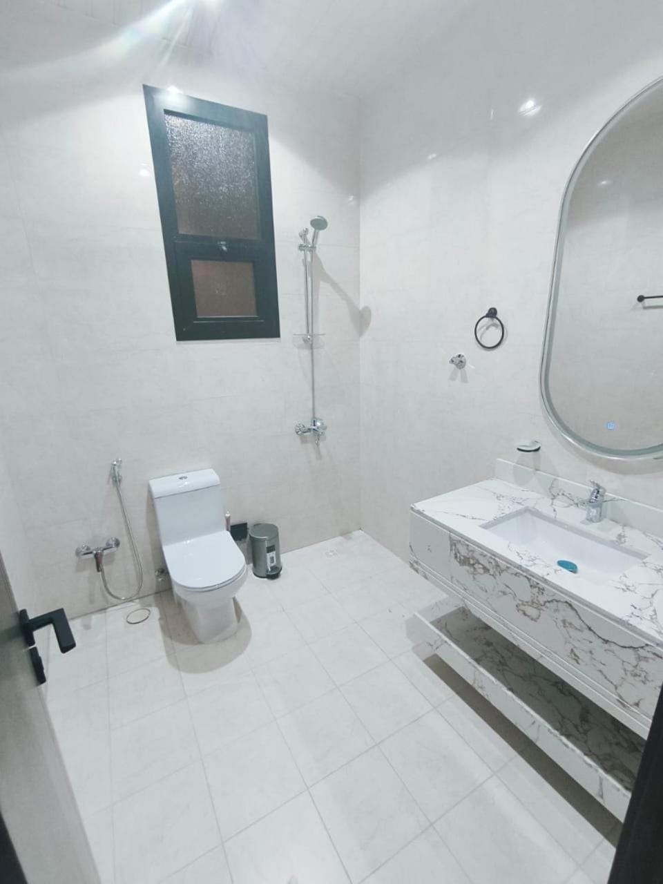 Shower, Toilet, Bathroom, bidet, towels