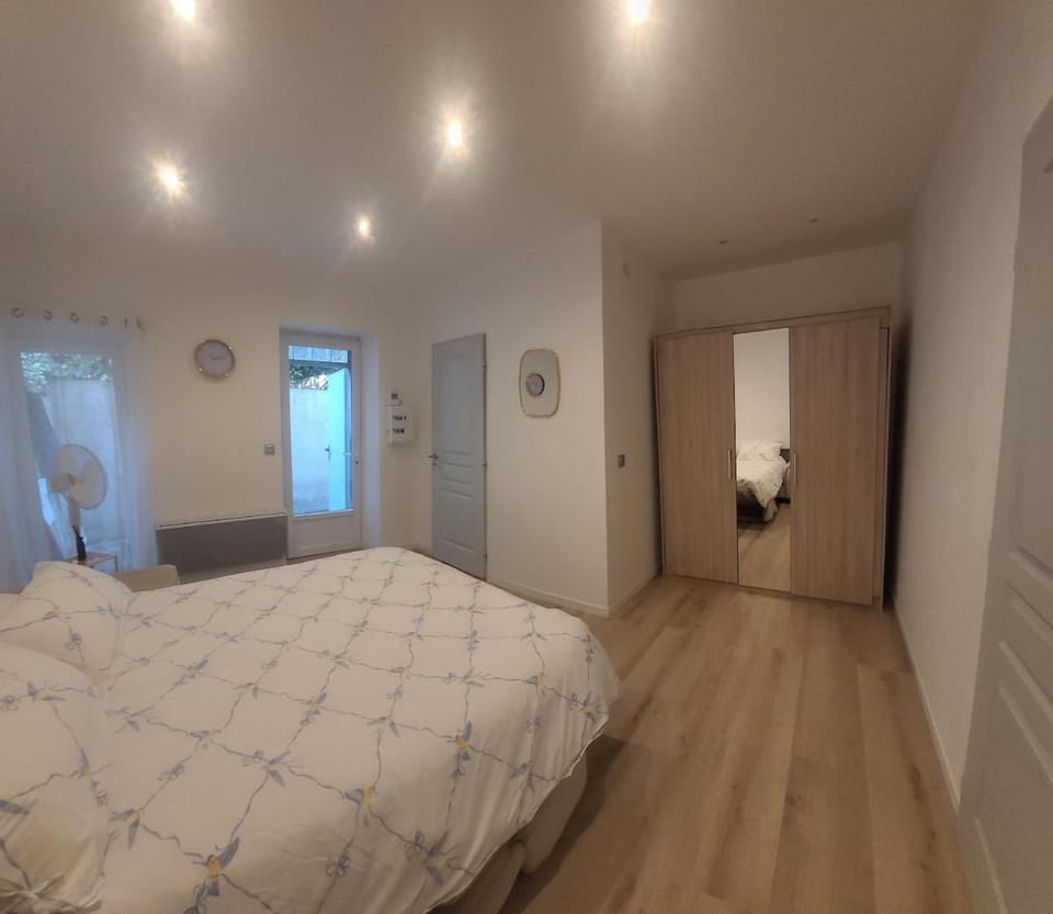 Bed, Bedroom, wardrobe