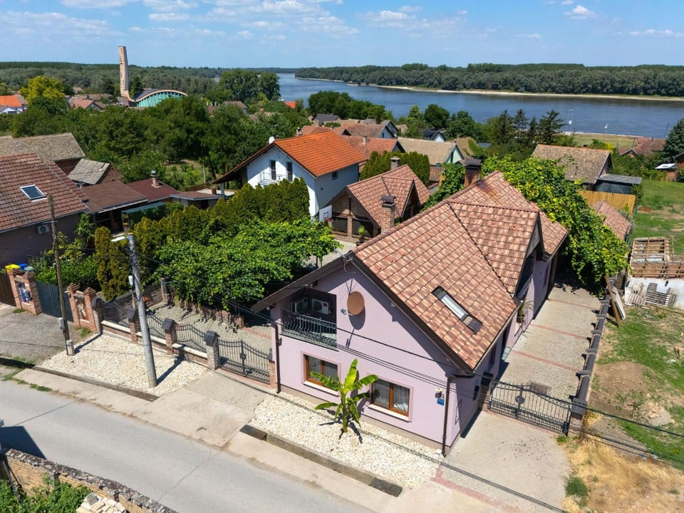 Aura - kuća za odmor i sobe Aljmaš Bed and Breakfast in Croatia