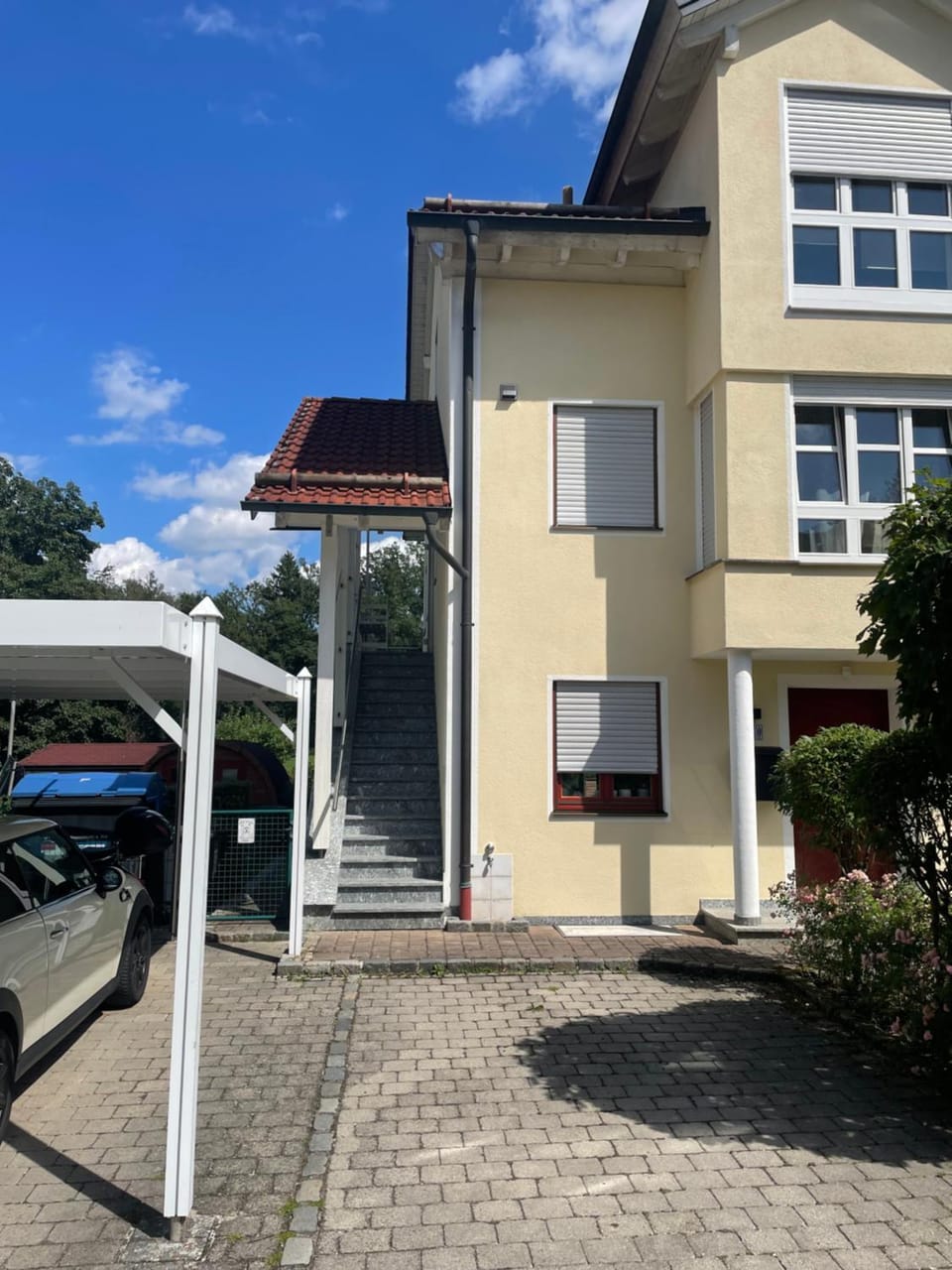 Property building, Day, Parking
