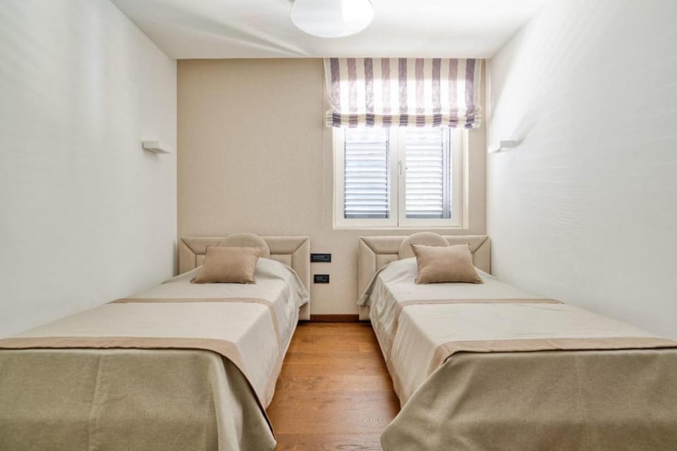 Rozer Deluxe Apartment with Sea View Apartment in Muo