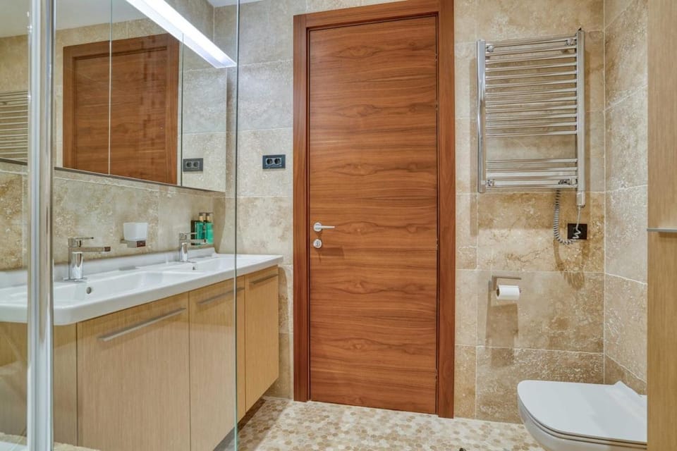 Rozer Deluxe Apartment with Sea View Apartment in Muo