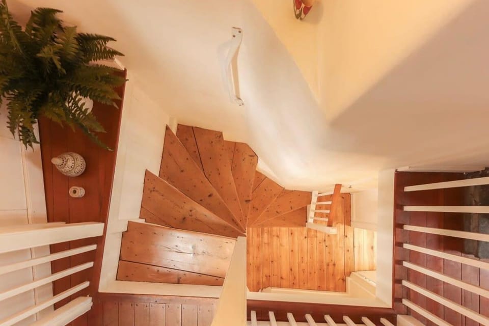 Two Bedroom Flat on Christmas Steps House in Bristol