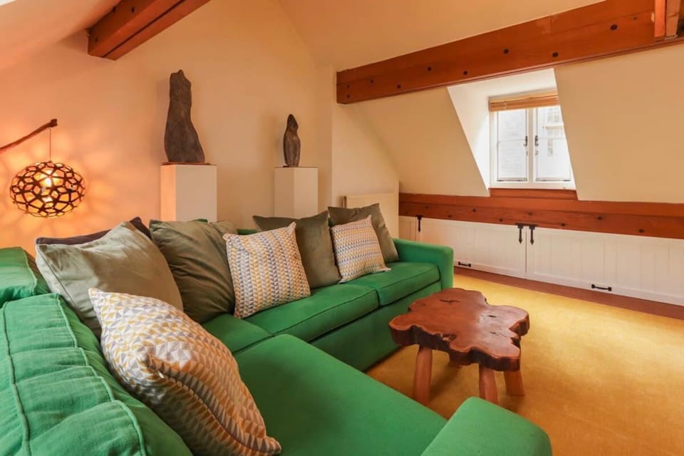 Two Bedroom Flat on Christmas Steps House in Bristol