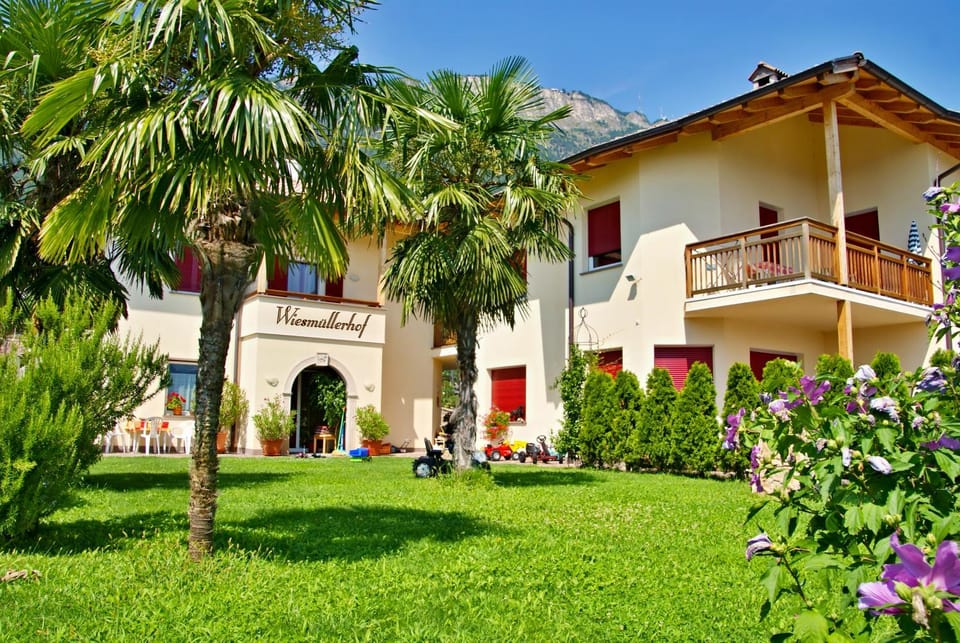 Property building, Facade/entrance, Garden