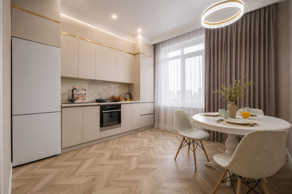 Coffee/tea facilities, Kitchen or kitchenette, Dining area, oven, stove