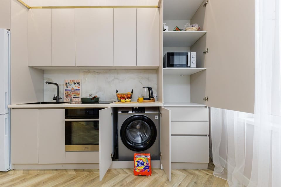 Coffee/tea facilities, Kitchen or kitchenette, oven, stove, washing machine, dryer