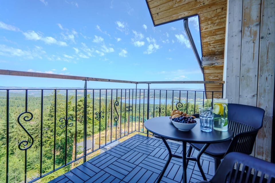 Patio, Day, Natural landscape, View (from property/room), Balcony/Terrace, Dining area, Mountain view, Sea view