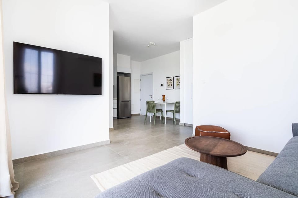 Modern 1BR with Balcony & Free Parking Livadia Apartment in Larnaca District