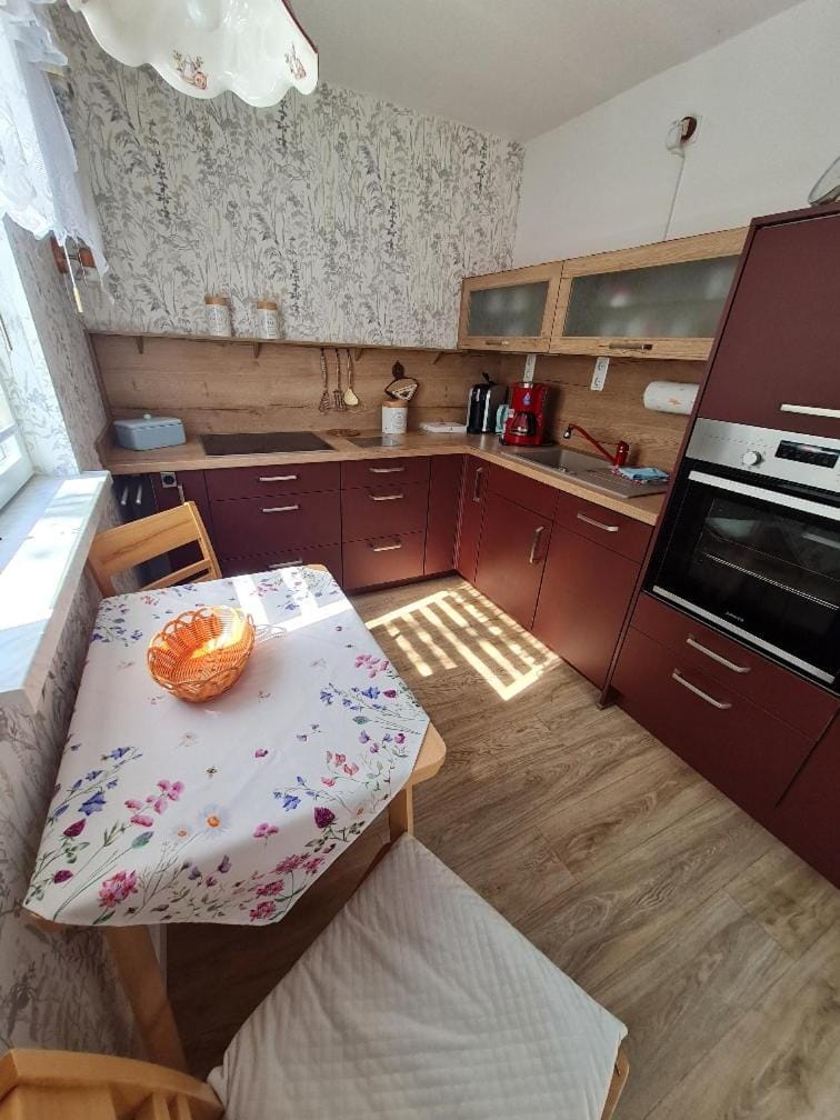 Kitchen or kitchenette, dishwasher