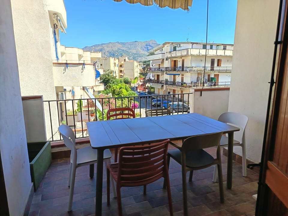 Balcony/Terrace, Mountain view