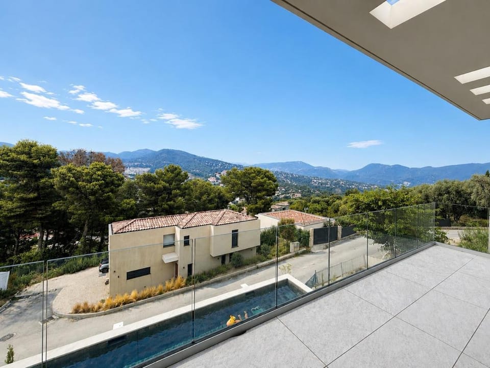 Prestige Villa - Swimming pool - View - Elevator Villa in Nice