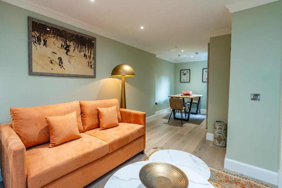 Dragon Suites Luxury Apartments at 20 Hill Street Apartment in Edinburgh