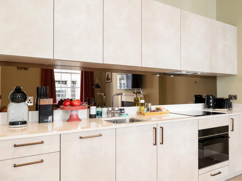 Dragon Suites Luxury Apartments at 20 Hill Street Apartment in Edinburgh