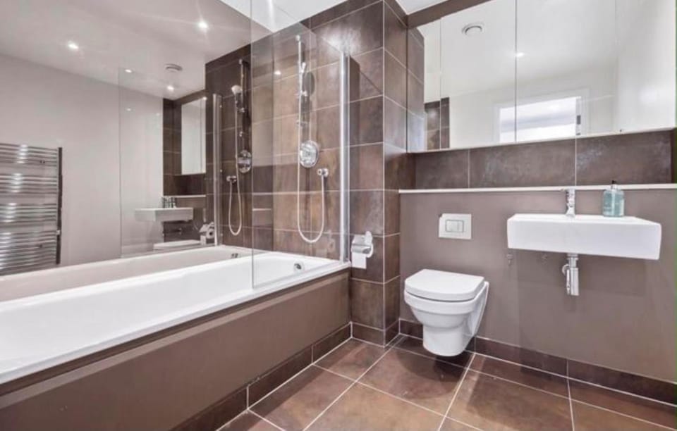 Shower, Toilet, Bathroom, Bath, towels