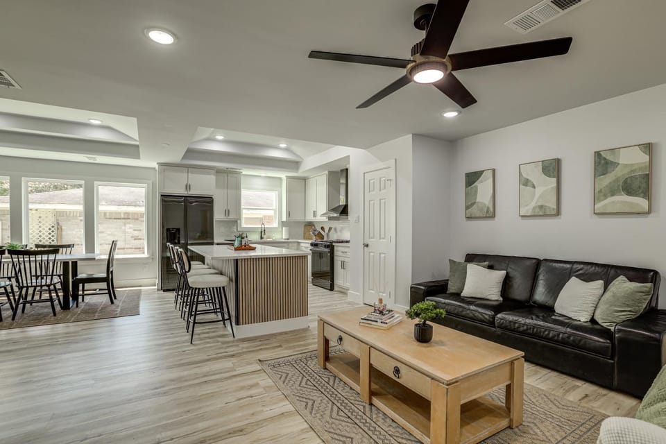 Walk to Main St Tomball! Family Retreat w/ Yard House in Tomball