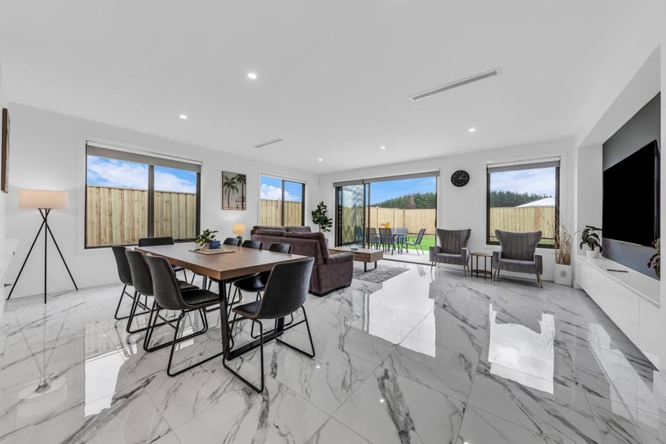Modern Sunbury Home Mins to Rupertswood House in Diggers Rest