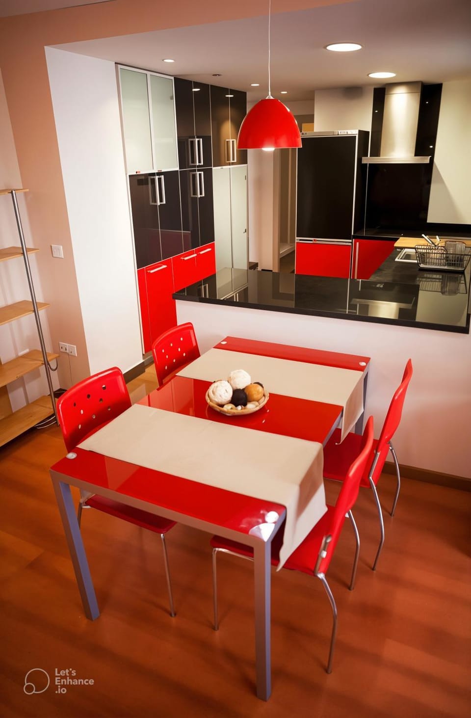 Kitchen or kitchenette, Dining area
