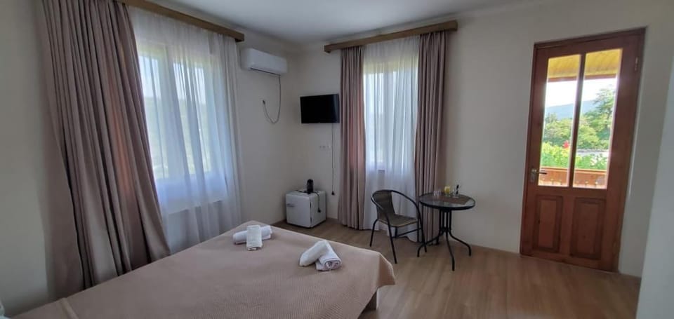 Bed, Photo of the whole room, air conditioner