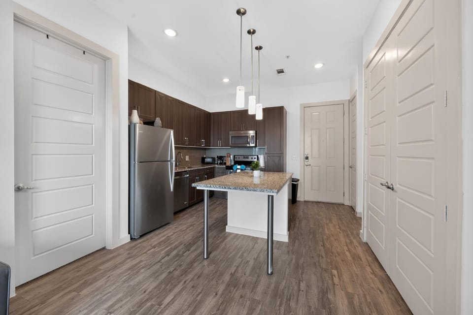 Spacious 2BR with Open Living Area Apartment in Dallas