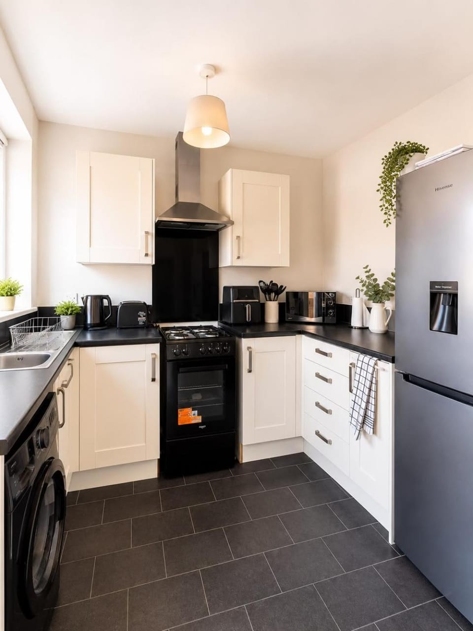The Cosy House - 3 Beds, Sleeps 4, Free Parking House in Wallasey