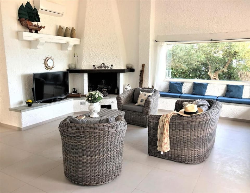 Villa Smeraldo Private access to the sea and pool Villa in Cefalu