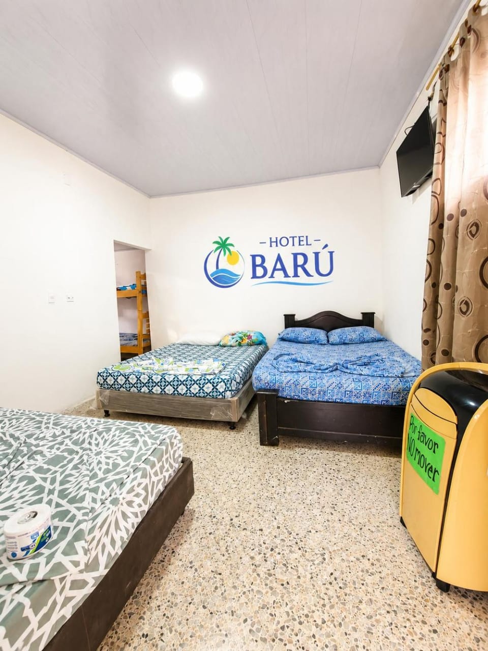 Bed, TV and multimedia, Photo of the whole room, bunk bed
