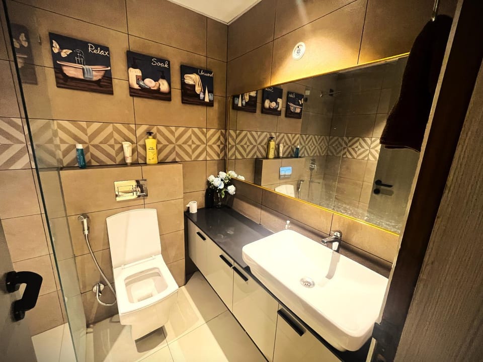 Toilet, Bathroom, Bedroom, towels