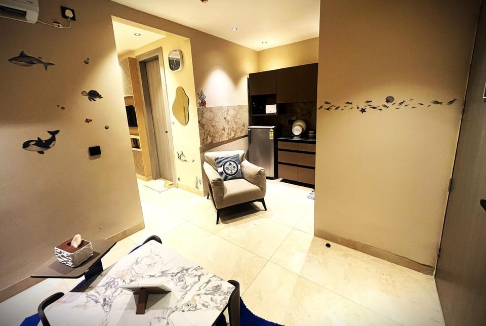 Living room, Photo of the whole room, Seating area, Bedroom