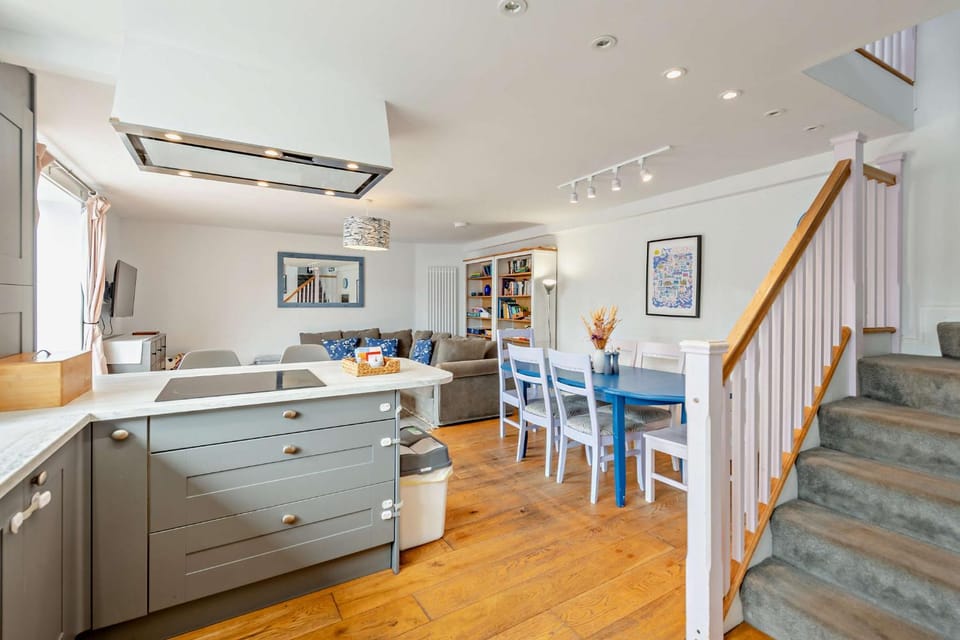 Kitchen or kitchenette, Living room, Dining area