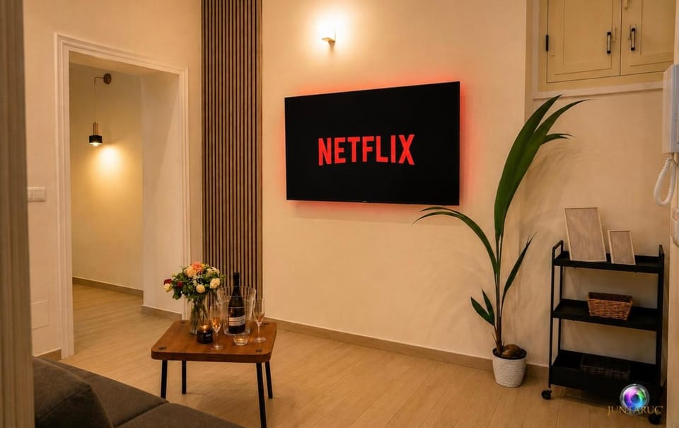 Living room, Seating area, Evening entertainment