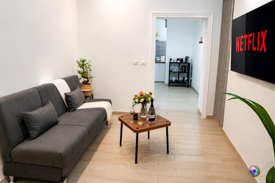 Living room, Seating area, Evening entertainment